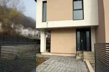 Vilă - 4 camere de vanzare FLORESTI - Cluj anunturi imobiliare Cluj