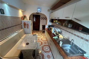 Apartament 3 camere de vanzare SUD - Vrancea anunturi imobiliare Vrancea