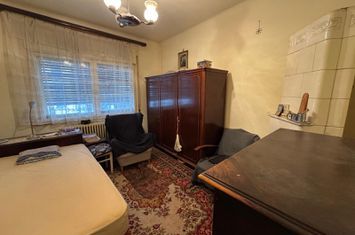 Vanzare apartament patru camere in vila cartierul Armenesc curte anunturi imobiliare Bucuresti