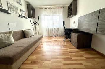 Apartament cu 3 camere, centrala proprie,  zona Soarelui anunturi imobiliare Timis