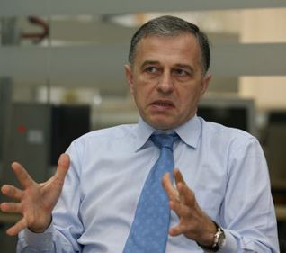 Bancile profita mai mult decat firmele de cadoul lui Geoana