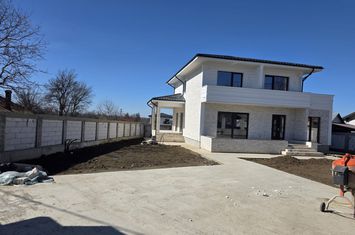 Vilă - 6 camere de vanzare ARONEANU - Iasi anunturi imobiliare Iasi