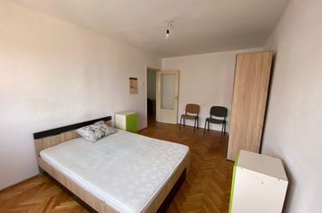 Apartament 4 camere de vanzare VASILE AARON - Sibiu anunturi imobiliare Sibiu