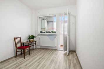 Apartament cu 3 camere de vânzare în zona Palat anunturi imobiliare Iasi