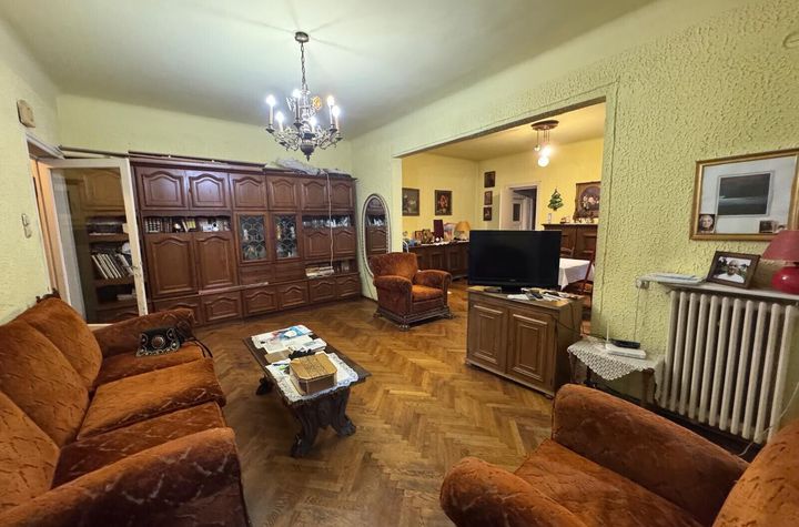 Vanzare apartament patru camere in vila Cotroceni Romniceanu piata metrou anunturi imobiliare Bucuresti