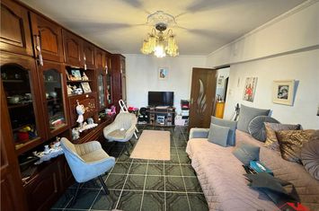 Apartament 3 camere de vanzare EST - Vrancea anunturi imobiliare Vrancea