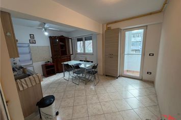 Apartament 4 camere de vanzare EST - Vrancea anunturi imobiliare Vrancea