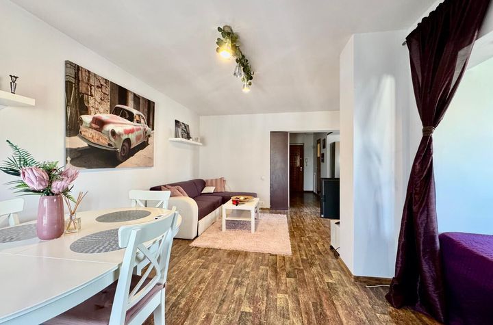 Garsoniera cu terasa de vis 13 Septembrie | Tudor Vladimirescu anunturi imobiliare Bucuresti