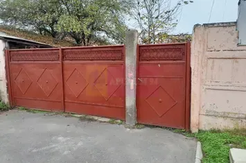 Branesti / IF - casa batraneasca din caramida cu teren de vanzare anunturi imobiliare Bucuresti