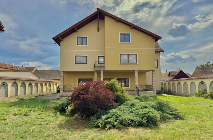 Vilă - 12 camere de vanzare SIBIU - Sibiu anunturi imobiliare Sibiu