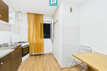 Apartament spațios cu 3 camere, decomandat anunturi imobiliare Arad