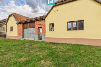 Casă cu 4 camere în Buhani, Dezna anunturi imobiliare Arad