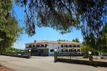 Hotel de lux 1.560 mp la malul mării în Nikiti anunturi imobiliare Grecia