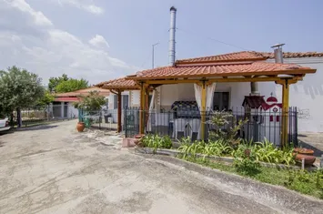Casă parter 75 mp pe teren 333 mp — Achinos anunturi imobiliare Grecia