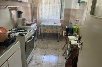 Apartament 3 camere de vanzare CENTRAL - Vrancea anunturi imobiliare Vrancea