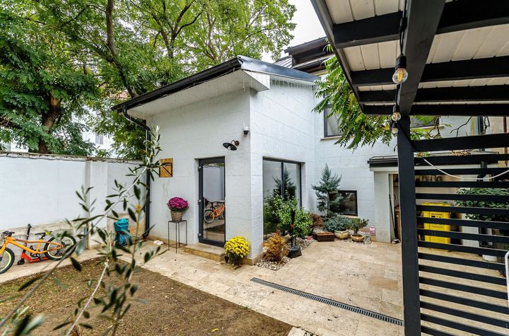 Apartament tip casa, cu gradina proprie, in zona centrala a Aradului anunturi imobiliare Arad