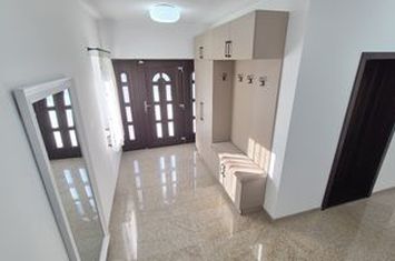 Casă - 4 camere de vanzare TARGU-JIU - Gorj anunturi imobiliare Gorj