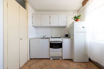 Garsoniera 30 mp utili-Astra anunturi imobiliare Brasov