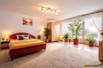 Casă - 8 camere de vanzare MOIECIU - Brasov anunturi imobiliare Brasov