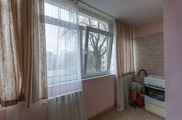 Costin Georgian Lucretiu Patrascanu, Garsoniera modesta, de inchiriat anunturi imobiliare Bucuresti