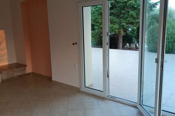 Parter — apartament 2 camere, 107 mp, parc Komninos anunturi imobiliare Grecia