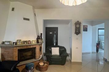 Casă - 4 camere de vanzare RADAUTI - Suceava anunturi imobiliare Suceava