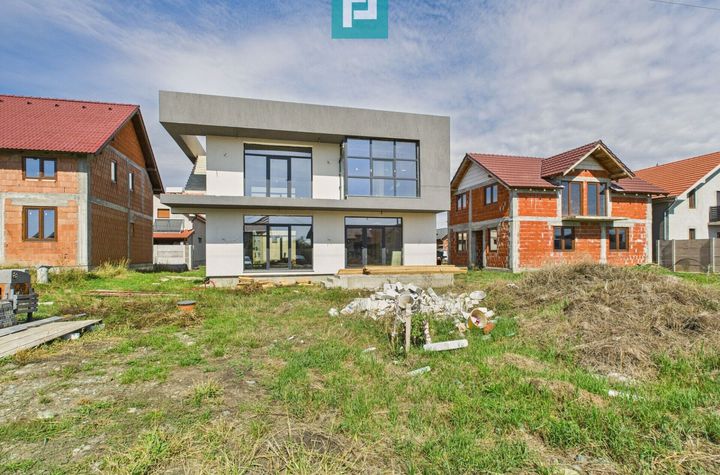 Casa cu etaj la gri in Zimandul Nou anunturi imobiliare Arad