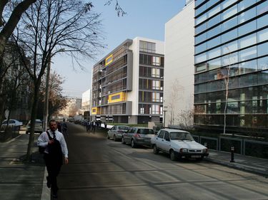 Cu terenul moştenit, 60% fonduri UE, 40% de la Raiffeisen, familia Tănăsoiu face o nouă clădire de birouri