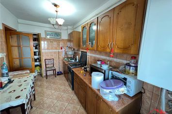 Apartament 3 camere de vanzare ULTRACENTRAL - Vrancea anunturi imobiliare Vrancea