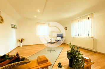 Casă - 4 camere de vanzare SIBIU - Sibiu anunturi imobiliare Sibiu