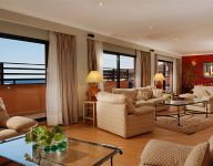 Dezvoltatorii de penthouse-uri nu scad preţurile şi aşteaptă clienţii de lux