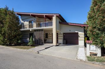 Casă deosebită de vânzare în Sânpetru | Teren 1400 mp anunturi imobiliare Brasov
