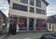 650.000 €, Spațiu comercial