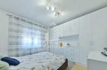 Apartament 3 camere, la cheie -ultracentral, Piata Mihai Viteazu anunturi imobiliare Arad