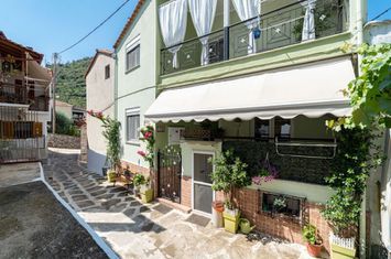 Casă pe 3 nivele, 172,64 mp, Kallirachi anunturi imobiliare Grecia