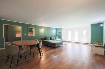 Apartament 95 mp pe Iuliu Maniu la casă, curte proprie inchisa anunturi imobiliare Arad