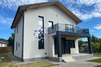 Casă de Vânzare Uricani, La doar 5 minute de Mall Moldova anunturi imobiliare Iasi