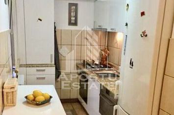 Apartament o camera, balcon si bucatarie inchisa, centrala proprie anunturi imobiliare Timis