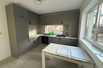 Casă - 4 camere de inchiriat CENTRAL - Sibiu anunturi imobiliare Sibiu