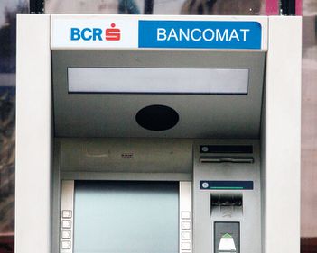 Bancomatele BCR nu vor funcţiona în noaptea de luni spre marţi