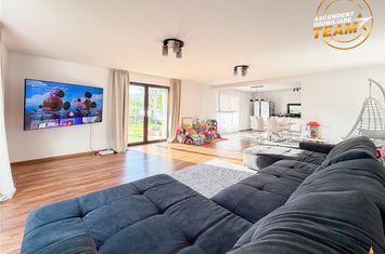Casă - 4 camere de vanzare PERIFERIE - Covasna anunturi imobiliare Covasna