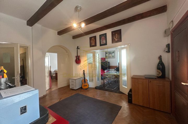 Vanzare - 3 camere – Str. Pasului - colt cu Armeneasca anunturi imobiliare Bucuresti