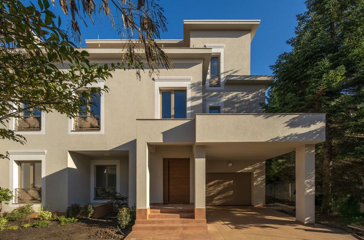 Vila modernă | drum privat | zona Iancu Nicolae | Cambridge School anunturi imobiliare Bucuresti