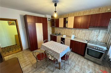 Apartament 4 camere de vanzare VEST - Vrancea anunturi imobiliare Vrancea