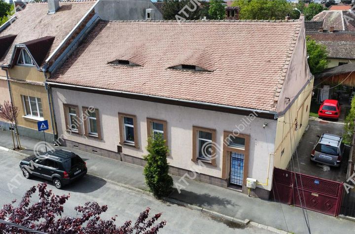Casă - 7 camere de vanzare PIATA CLUJ - Sibiu anunturi imobiliare Sibiu