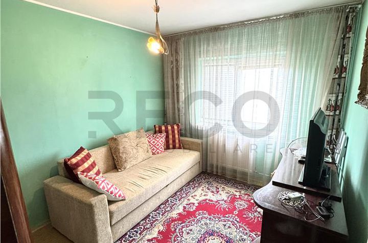 Apartament 3 camere de vanzare ROGERIUS - Bihor anunturi imobiliare Bihor