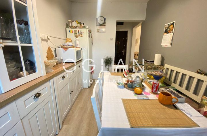 Apartament 3 camere de vanzare VASILE AARON - Sibiu anunturi imobiliare Sibiu