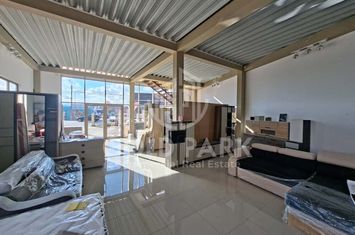 SHOWROOM - Expunere si Vitrina Mare  la Bulevard -Principal- Parcari anunturi imobiliare Cluj