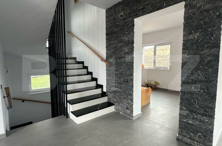 Vilă - 4 camere de vanzare CHINTENI - Cluj anunturi imobiliare Cluj