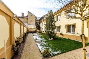 Apartamente noi la curte, Piața Avram Iancu. anunturi imobiliare Arad